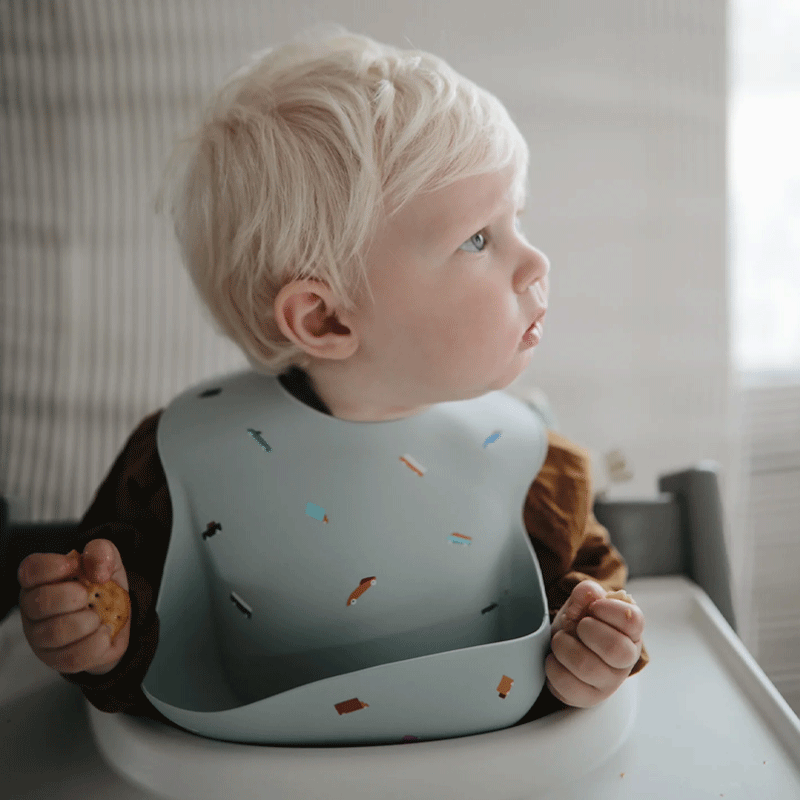 Mushie Silicone Baby Bib (Retro Cars)